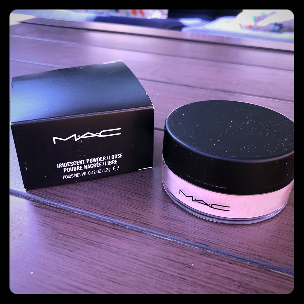 MAC Iridescent Powder in Silver Dusk Shade